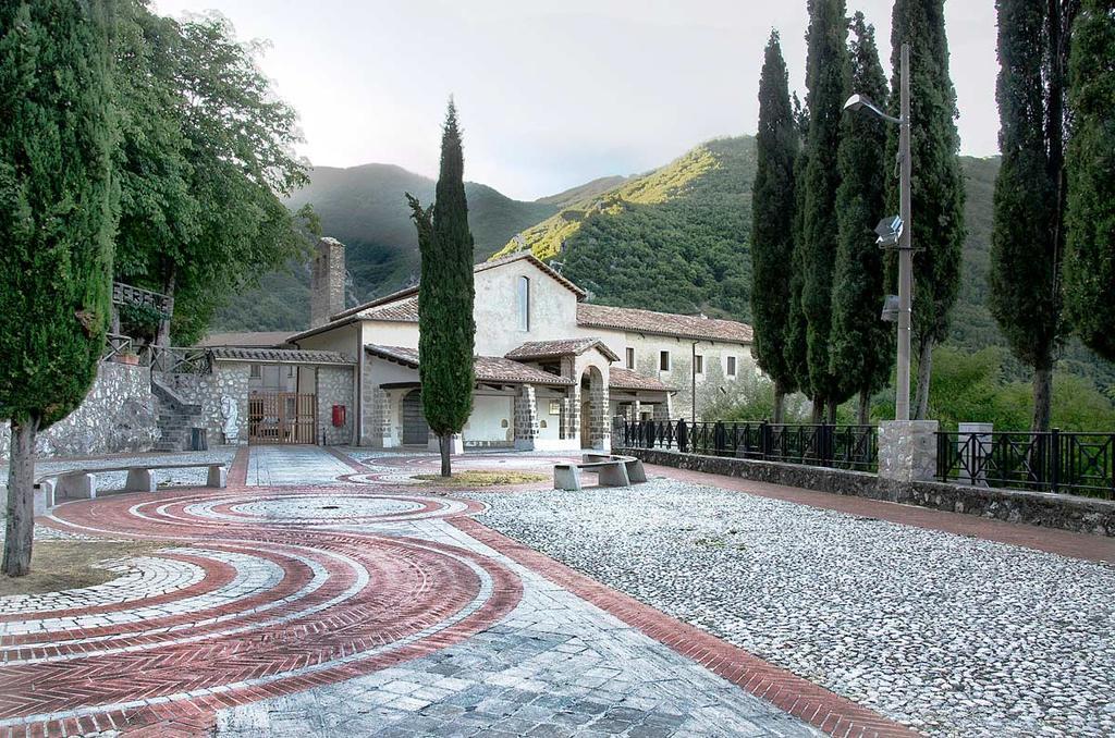 L'Angelo Pellegrino Miniappartamenti Rieti Buitenkant foto